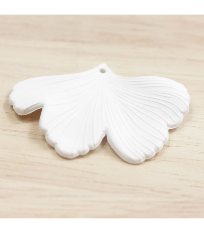 Pendentif Feuille Gingko en acrylique mat blanc profil