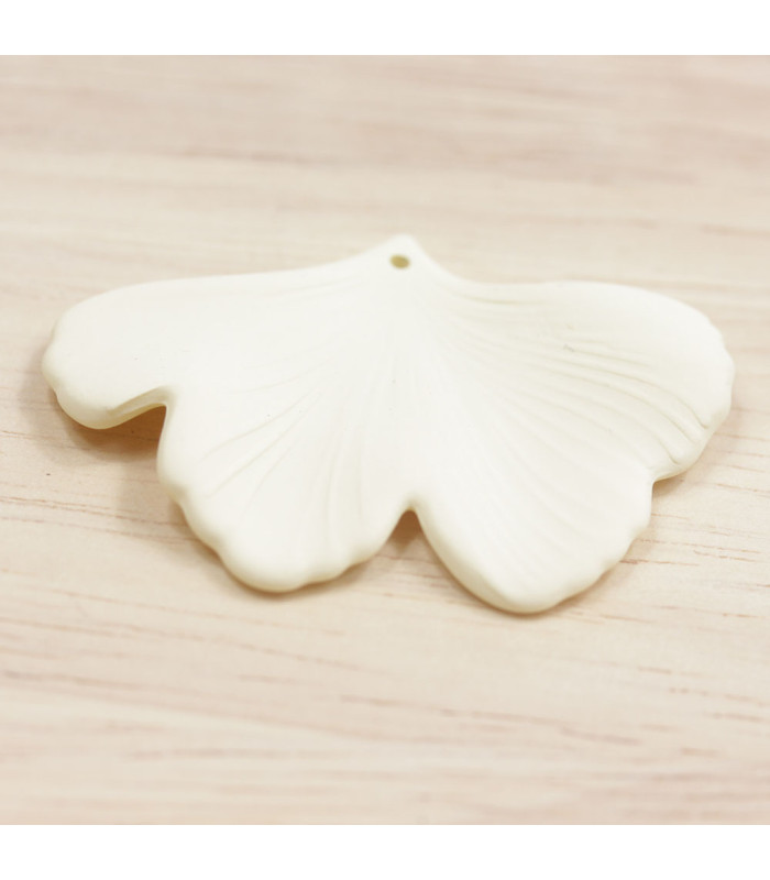 Pendentif Feuille Gingko en acrylique mat beige profil